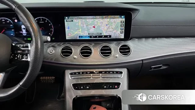 Mercedes-Benz E-Class W213 2023 Белый из Кореи, фото 5