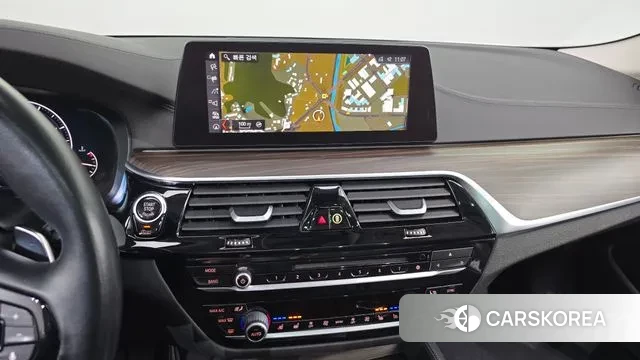 BMW 5 Series (G30) 2019 Белый из Кореи, фото 5