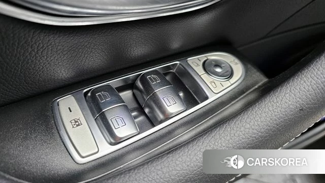 Mercedes-Benz E-Class W213 2022 Белый из Кореи, фото 5