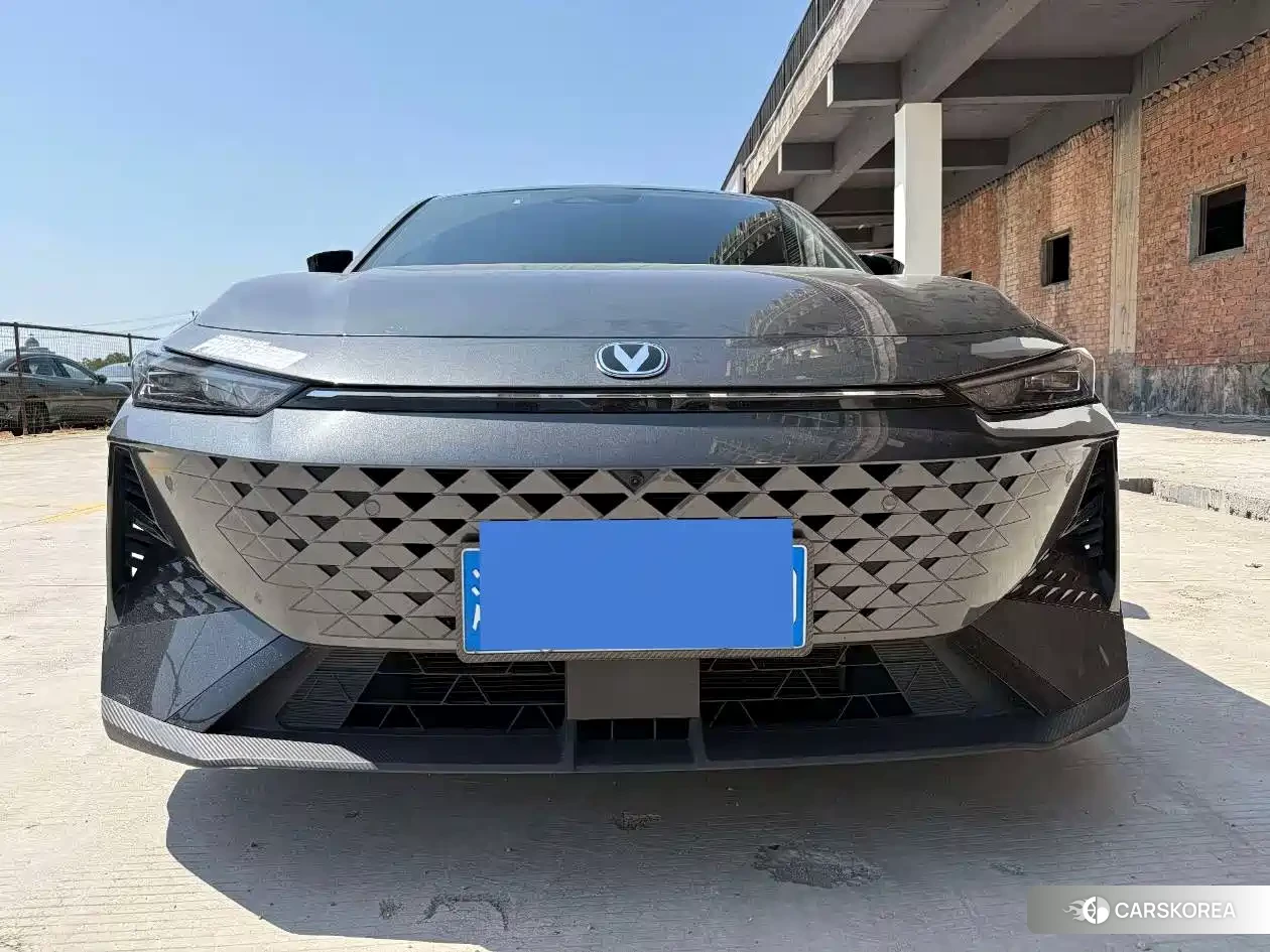 Chang'an Changan UNI-V 2024 Silver/gray из Китая, фото 5