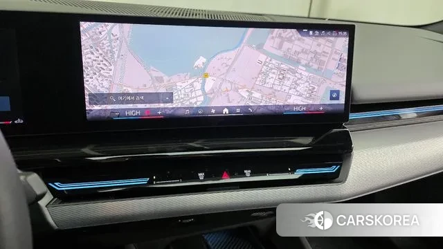 BMW 5 Series (G60) 2024 Светло-серебряный цвет из Кореи, фото 5