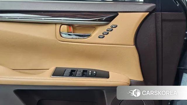 Lexus New ES300h 2018 Серый из Кореи, фото 5