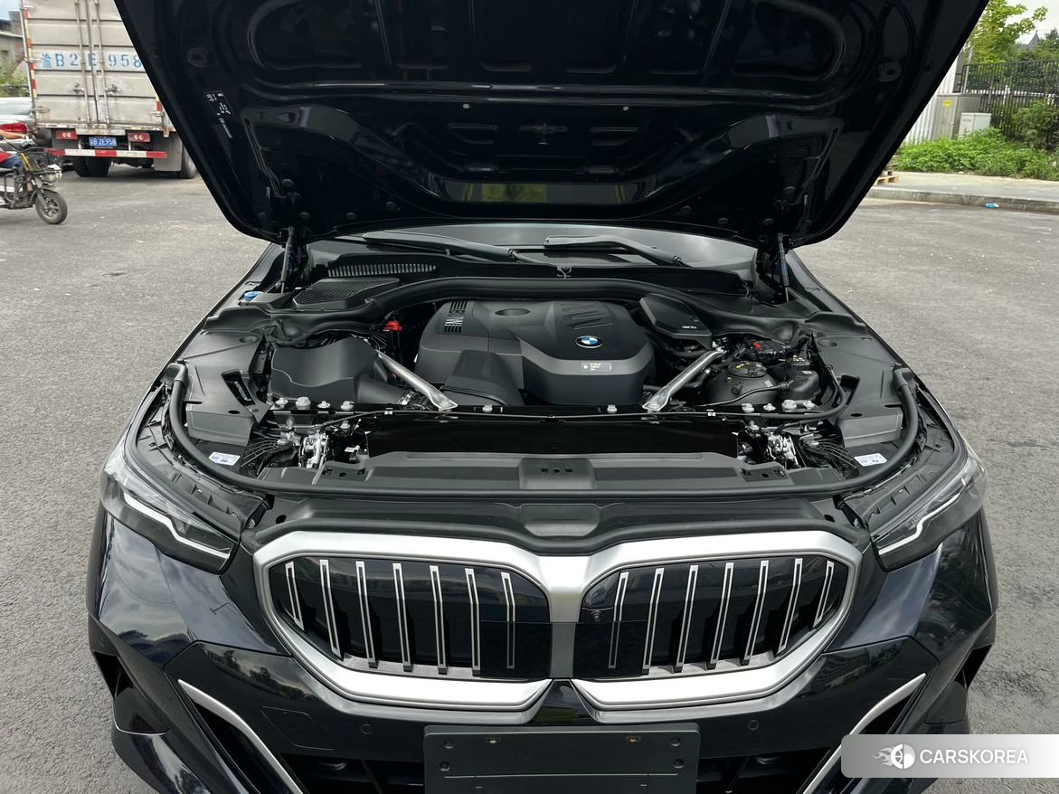 BMW 5 series 2024 Черный из Китая, фото 5
