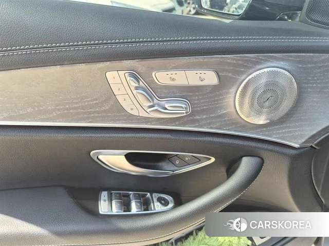 Mercedes-Benz E-Class W213 2022 Серебристо-серый из Кореи, фото 5