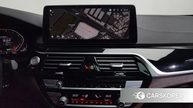 BMW 5 Series (G30) 2022 Серебряный из Кореи, фото 5