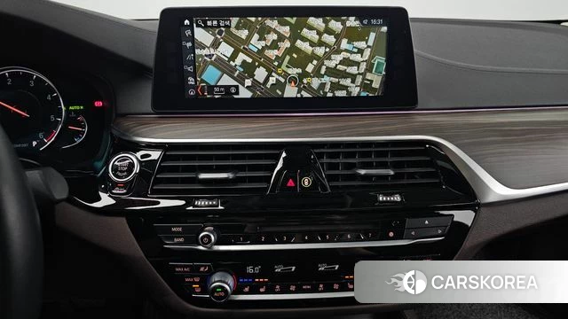 BMW 5 Series (G30) 2018 Белый из Кореи, фото 5