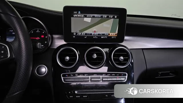 Mercedes-Benz C-Class W205 2018 Серебристо-серый из Кореи, фото 5