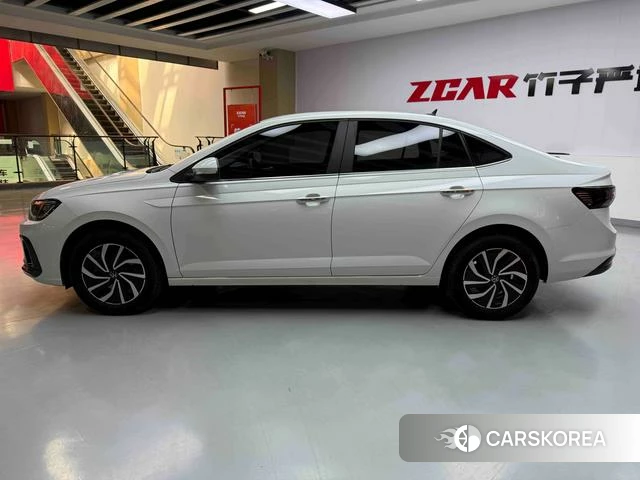 Volkswagen Lavida 2023 Белый из Китая, фото 5