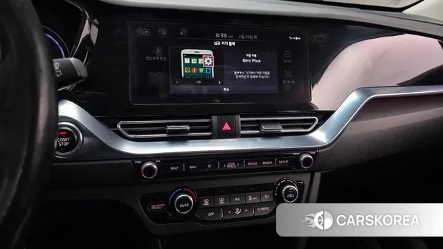 Kia Niro Plus 2022 Белый из Кореи, фото 5