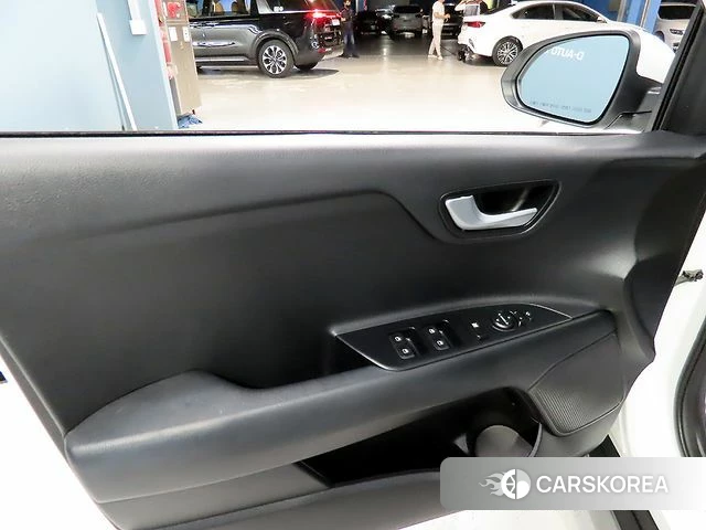 Kia Stonic 2018 Белый из Кореи, фото 5