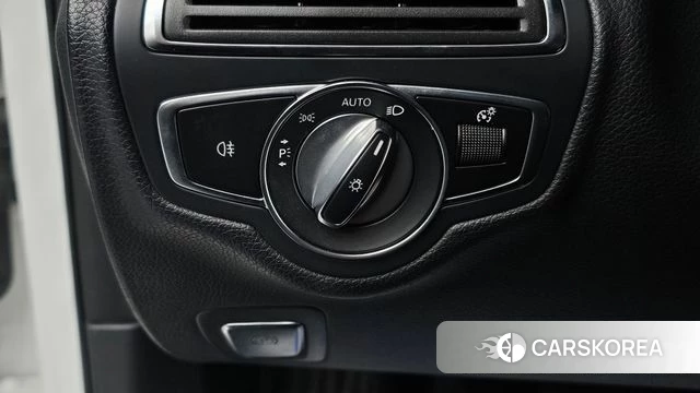 Mercedes-Benz C-Class W205 2019 Белый из Кореи, фото 5