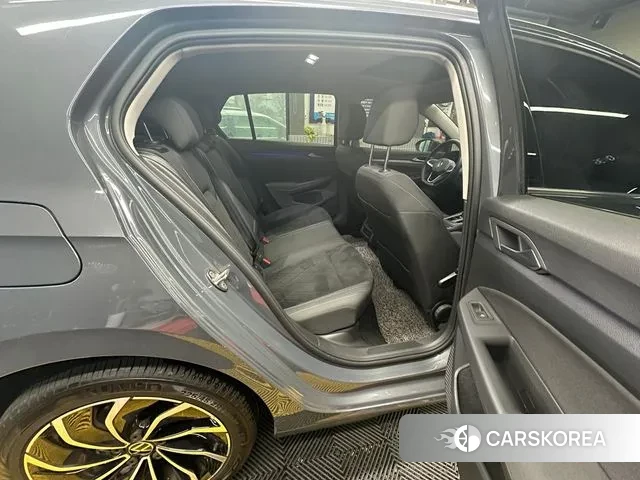 Volkswagen Golf 8th Generation 2022 Цвет галактики из Кореи, фото 5