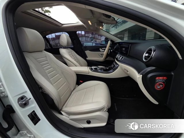 Mercedes-Benz E-Class W213 2018 Белый из Кореи, фото 5