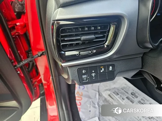 Kia Stonic 2018 Красный из Кореи, фото 5