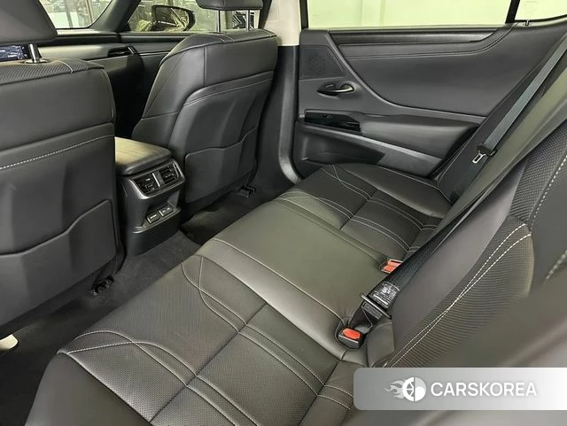 Lexus ES300h 7th generation 2022 Серый из Кореи, фото 5