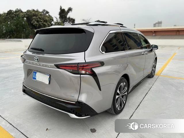 Toyota Grevia 2023 Серебристо-серый из Китая, фото 5