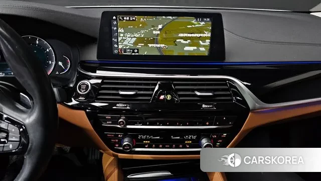 BMW 5 Series (G30) 2018 Белый из Кореи, фото 5