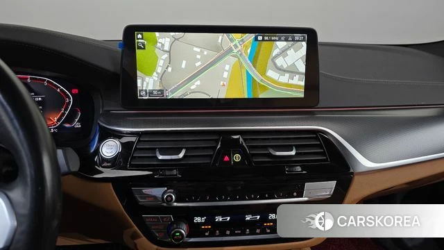 BMW 5 Series (G30) 2023 Белый из Кореи, фото 5