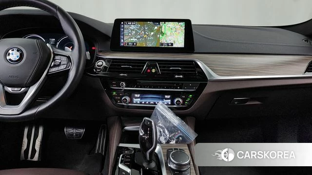 BMW 5 Series (G30) 2018 Белый из Кореи, фото 5