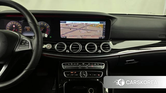 Mercedes-Benz E-Class W213 2018 Черный из Кореи, фото 5