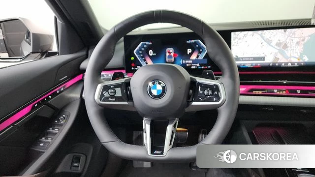BMW 5 Series (G60) 2025 Серебристо-серый из Кореи, фото 5