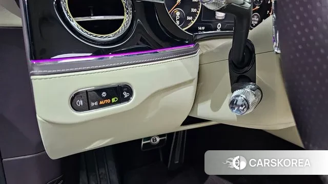 Bentley Flying Spur 3rd Generation 2022 Белый из Кореи, фото 5