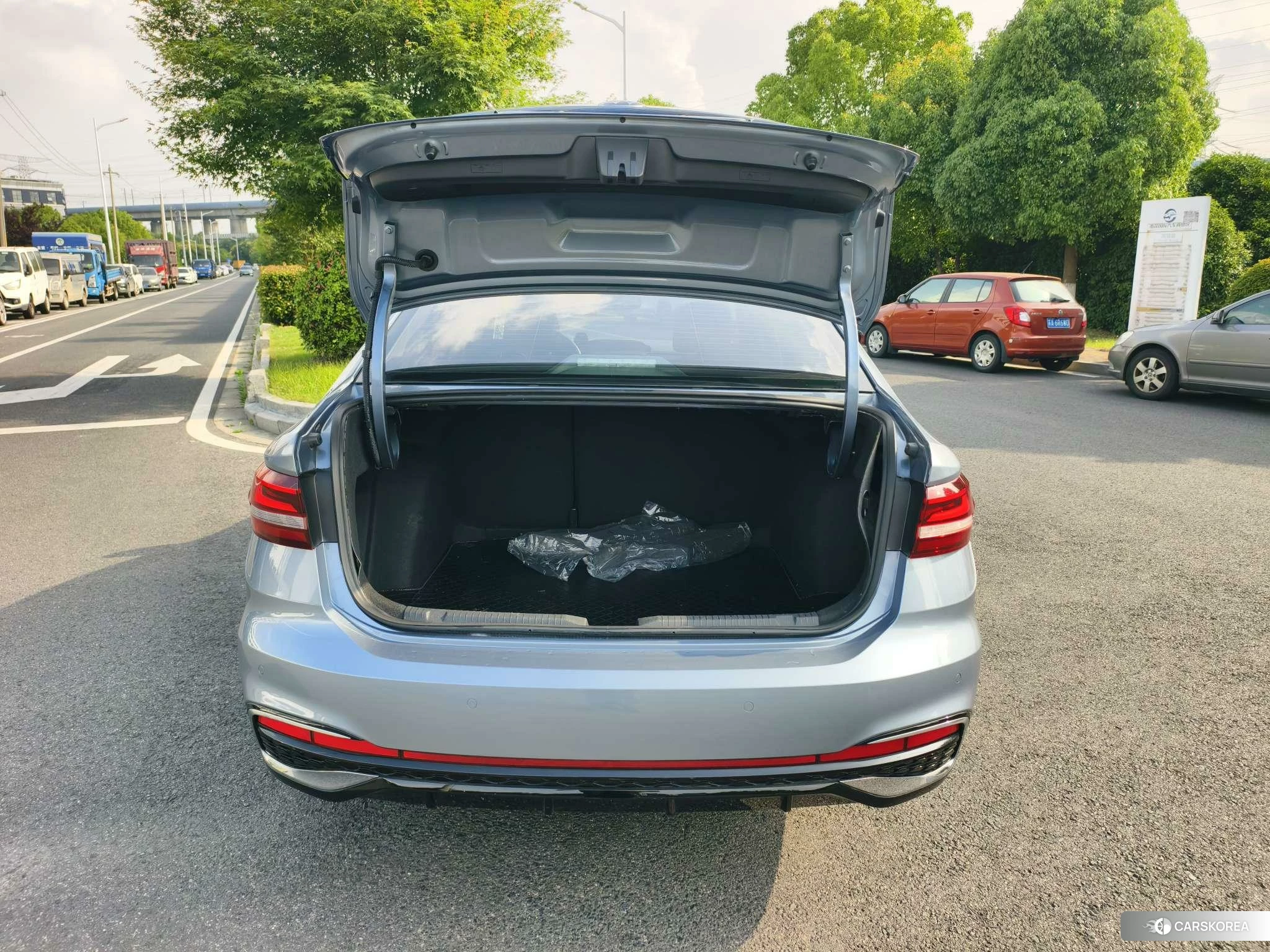 Volkswagen Lavida 2023 Синий из Китая, фото 5