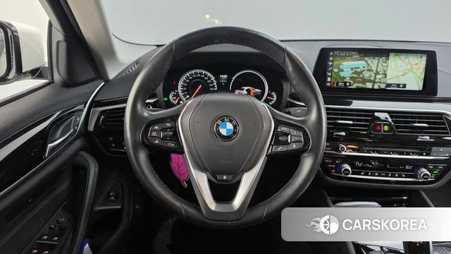 BMW 5 Series (G30) 2018 Белый из Кореи, фото 5