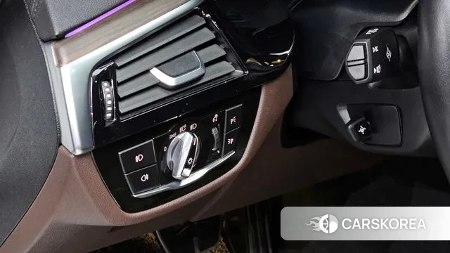 BMW 5 Series (G30) 2018 Белый из Кореи, фото 5