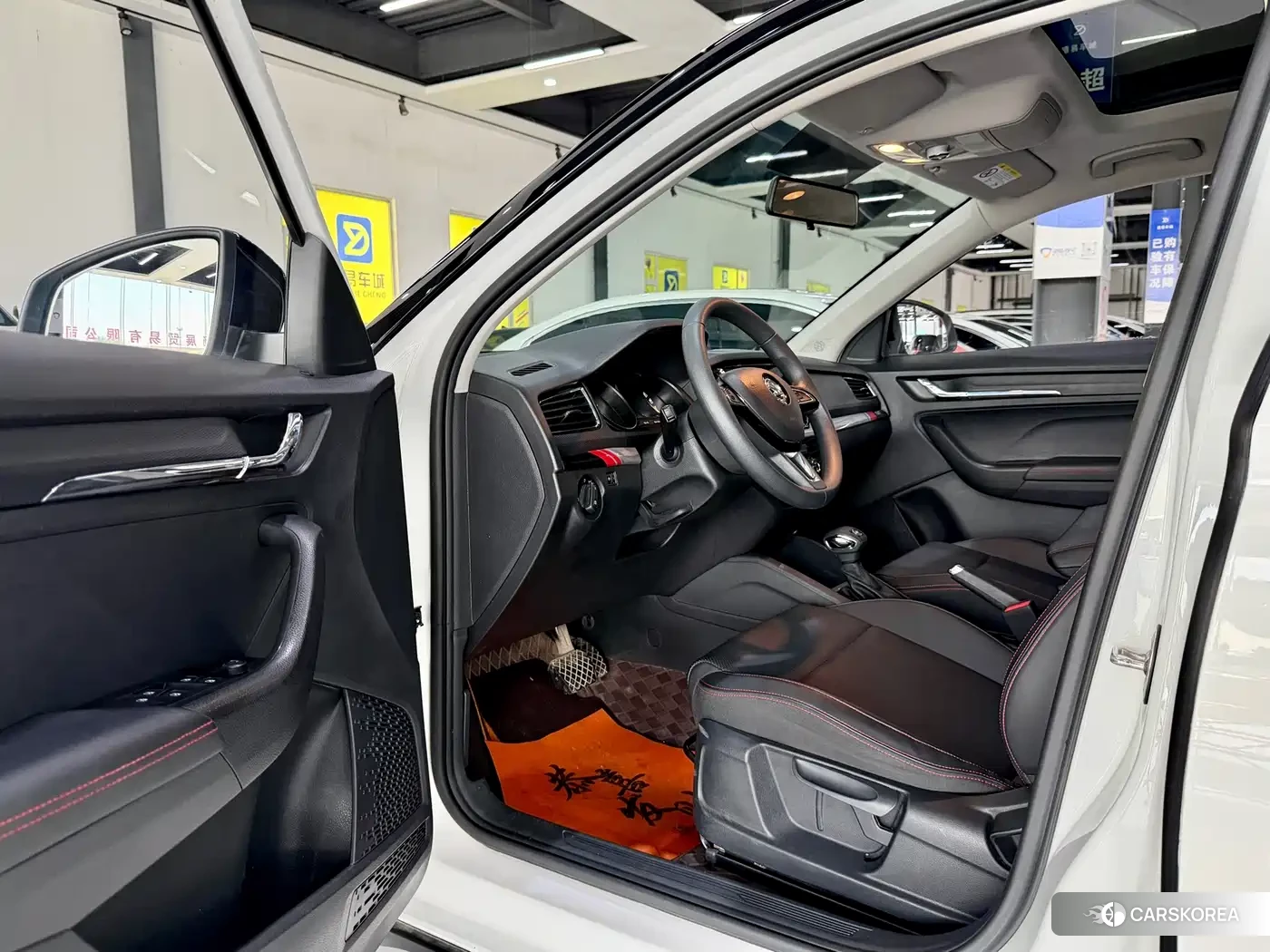 Skoda Komick 2023 Белый из Китая, фото 5