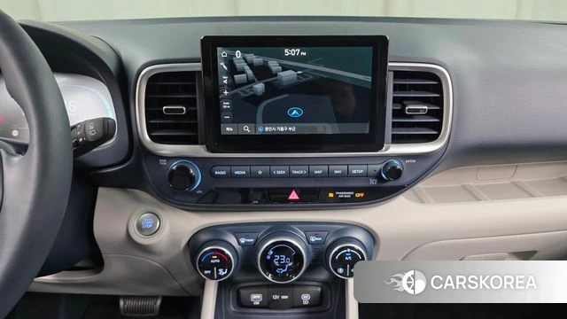 Hyundai Venue 2024 Серебристо-серый из Кореи, фото 5