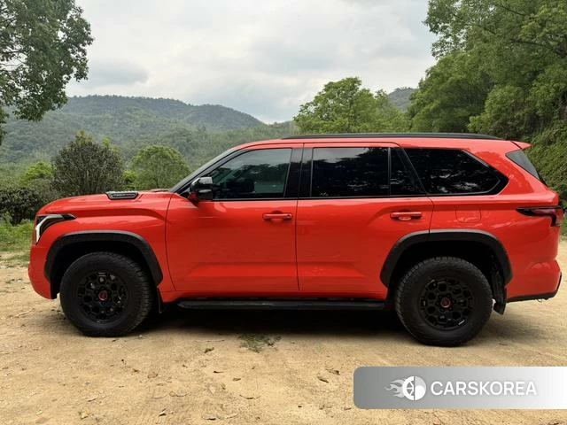 Toyota Sequoia 2025 Красный из Китая, фото 5