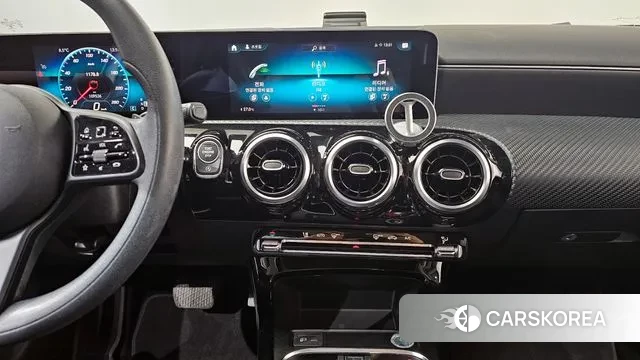 Mercedes-Benz A-Class W177 2019 Белый из Кореи, фото 5