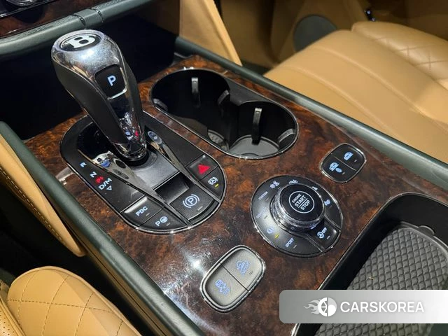 Bentley Bentayga 2018 Коричневый из Кореи, фото 5