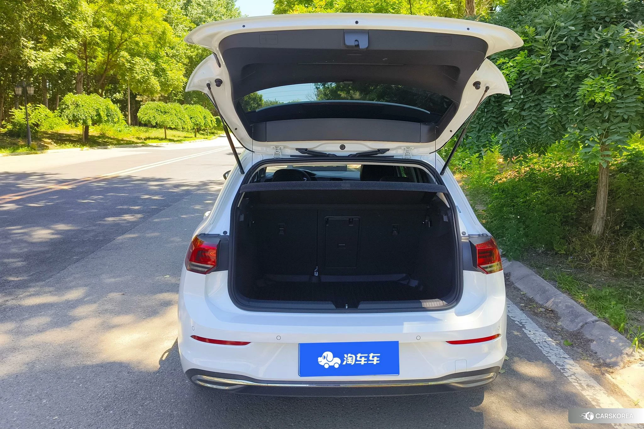 Volkswagen Golf 2023 Белый из Китая, фото 5