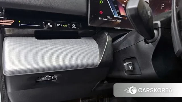 BMW 5 Series (G60) 2023 Белый из Кореи, фото 5