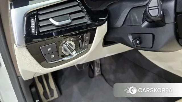BMW 5 Series (G30) 2019 Белый из Кореи, фото 5