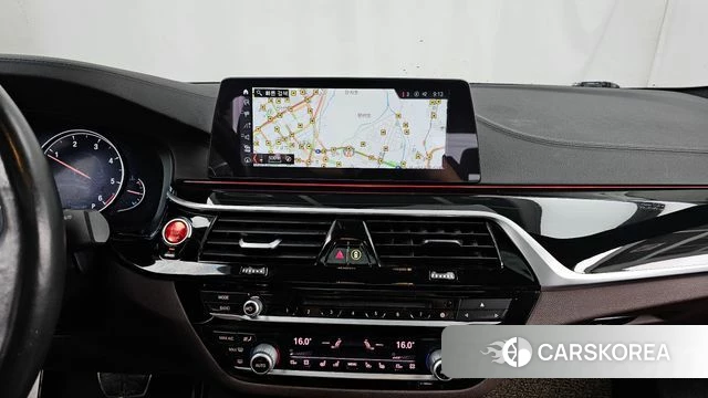 BMW 5 Series (G30) 2018 Белый из Кореи, фото 5