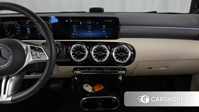 Mercedes-Benz A-Class W177 2024 Белый из Кореи, фото 5
