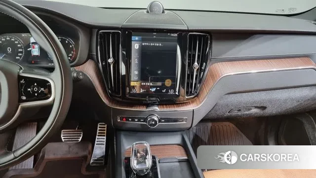 Volvo XC60 second Generation 2021 Черный из Кореи, фото 5