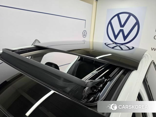 Volkswagen Golf 8th Generation 2025 Белый из Кореи, фото 5