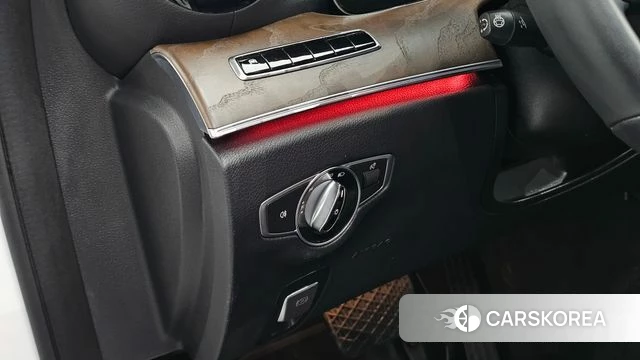 Mercedes-Benz E-Class W213 2019 Белый из Кореи, фото 5