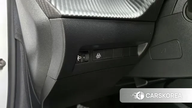 Peugeot e-208 second Generation 2022 Белый из Кореи, фото 5