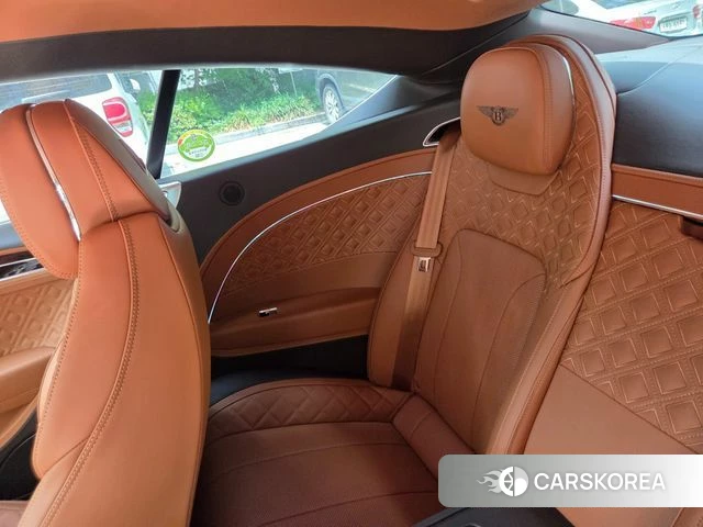 Bentley Continental GT 3rd Generation 2022 Светло-серебряный цвет из Кореи, фото 5