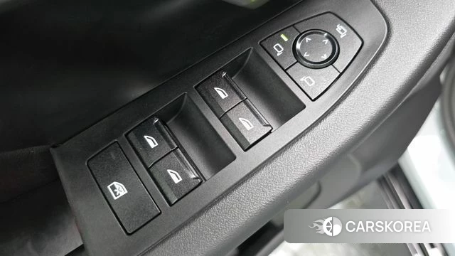 BMW 5 Series (G60) 2025 Серебристо-серый из Кореи, фото 5