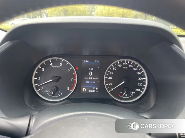 Nissan Xuan Yi 2022 Темно-серый из Китая, фото 5