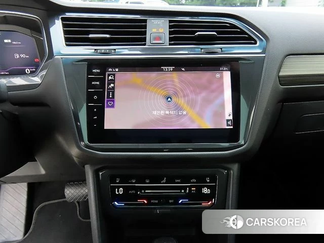 Volkswagen Tiguan Allspace 2023 Белый из Кореи, фото 5