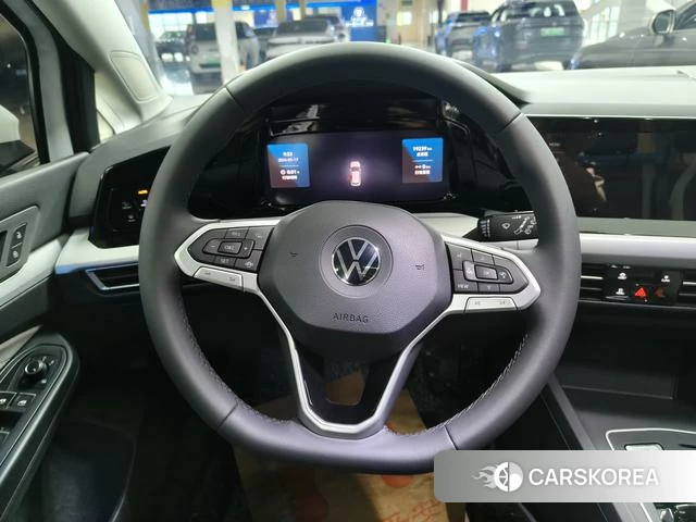 Volkswagen Golf 2023 Белый из Китая, фото 5