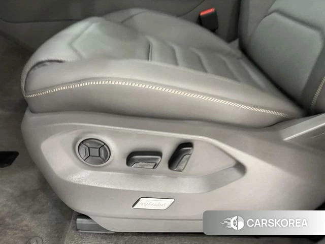 Volkswagen Touareg 2026 Синий из Китая, фото 5