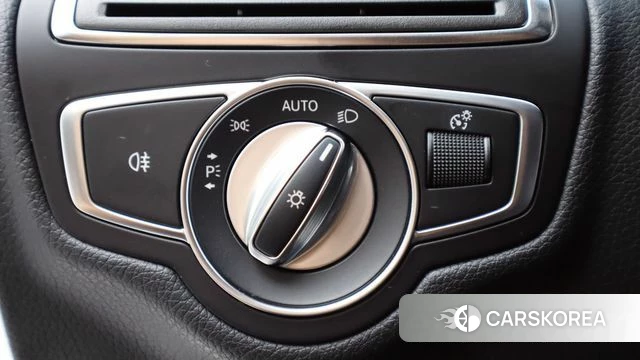 Mercedes-Benz C-Class W205 2019 Белый из Кореи, фото 5